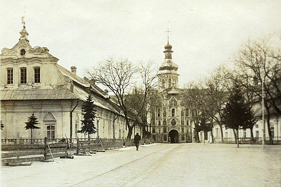 Ukraine,_Kiew,_Klosterhof_der_Lawra,_Foto_1918