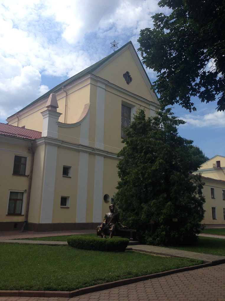 Будівля монастиря капуцинів - сучасна академія